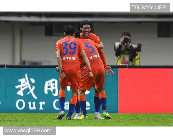 重庆足球队与广州足球队耐力较量赛后深度分析与反思